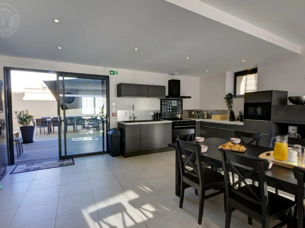 Gite Lumineux Avec Jardin, Jacuzzi, Et Equipements Modernes, Ideal Pour Sejours En Famille Ou Entre Amis - Fr-1-496-234 Montchal