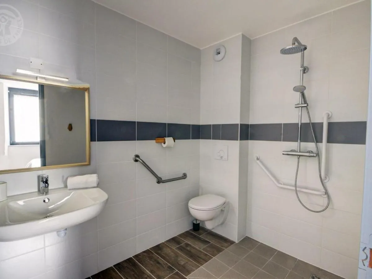 Holiday home Gite Lumineux Avec Jardin, Jacuzzi, Et Equipements Modernes, Ideal Pour Sejours En Famille Ou Entre Amis - Fr-1-496-234 Montchal