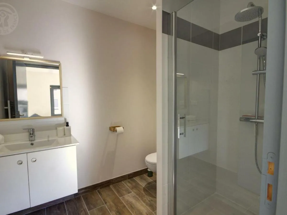 Gite Lumineux Avec Jardin, Jacuzzi, Et Equipements Modernes, Ideal Pour Sejours En Famille Ou Entre Amis - Fr-1-496-234 Montchal 0*,  France