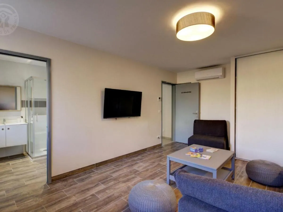 Gite Lumineux Avec Jardin, Jacuzzi, Et Equipements Modernes, Ideal Pour Sejours En Famille Ou Entre Amis - Fr-1-496-234 Montchal France