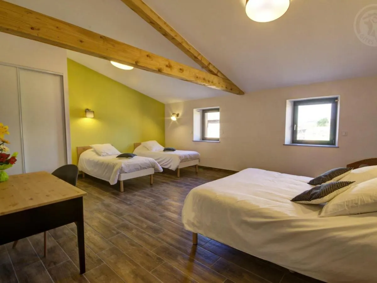 Gite Lumineux Avec Jardin, Jacuzzi, Et Equipements Modernes, Ideal Pour Sejours En Famille Ou Entre Amis - Fr-1-496-234 Montchal 0*,  France
